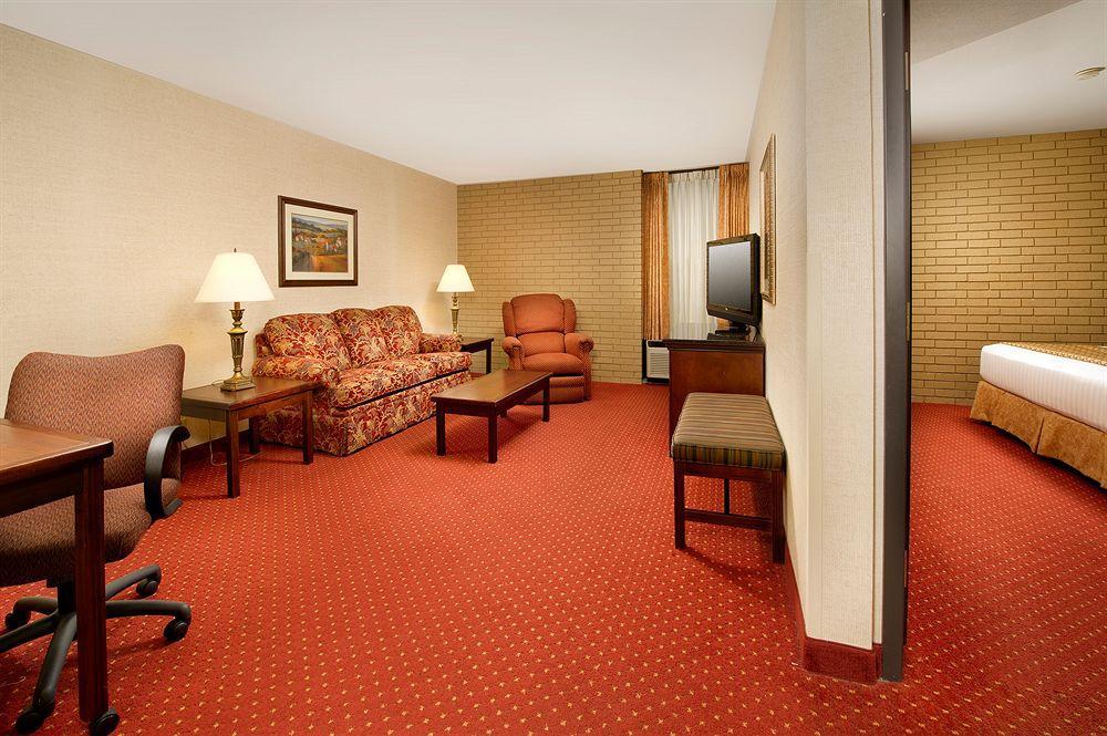 Drury Inn & Suites Charlotte University Place Экстерьер фото