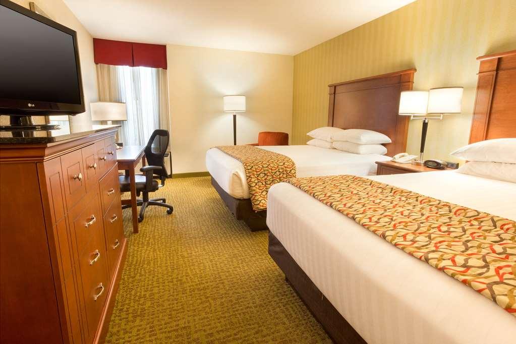 Drury Inn & Suites Charlotte University Place Номер фото