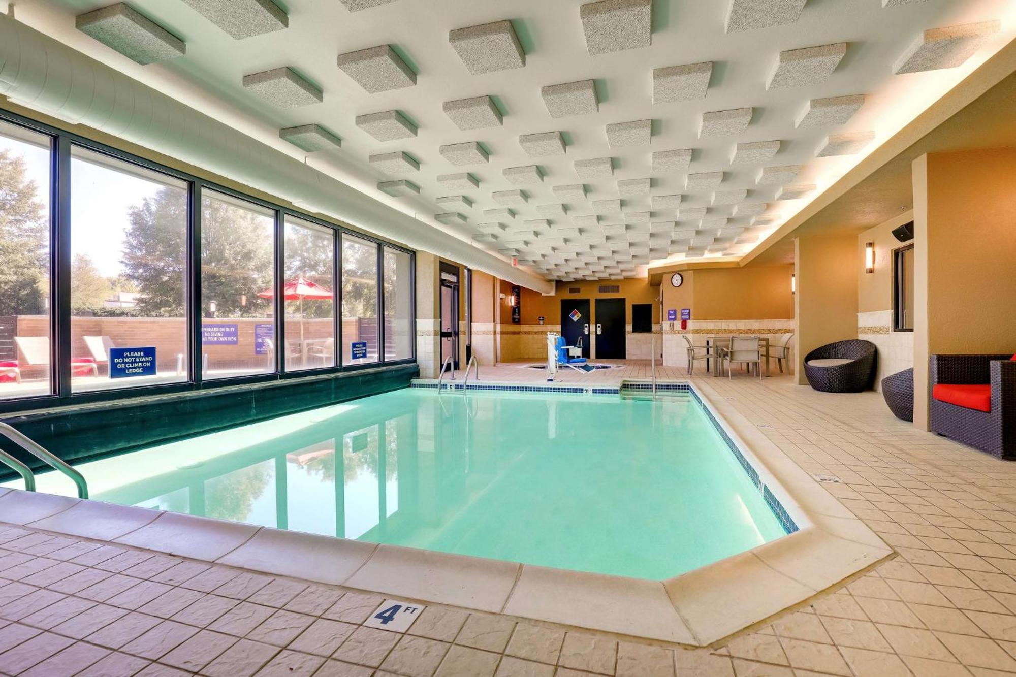 Drury Inn & Suites Charlotte University Place Экстерьер фото