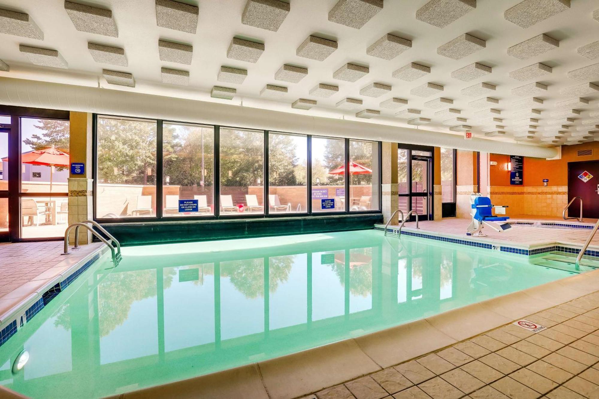 Drury Inn & Suites Charlotte University Place Экстерьер фото