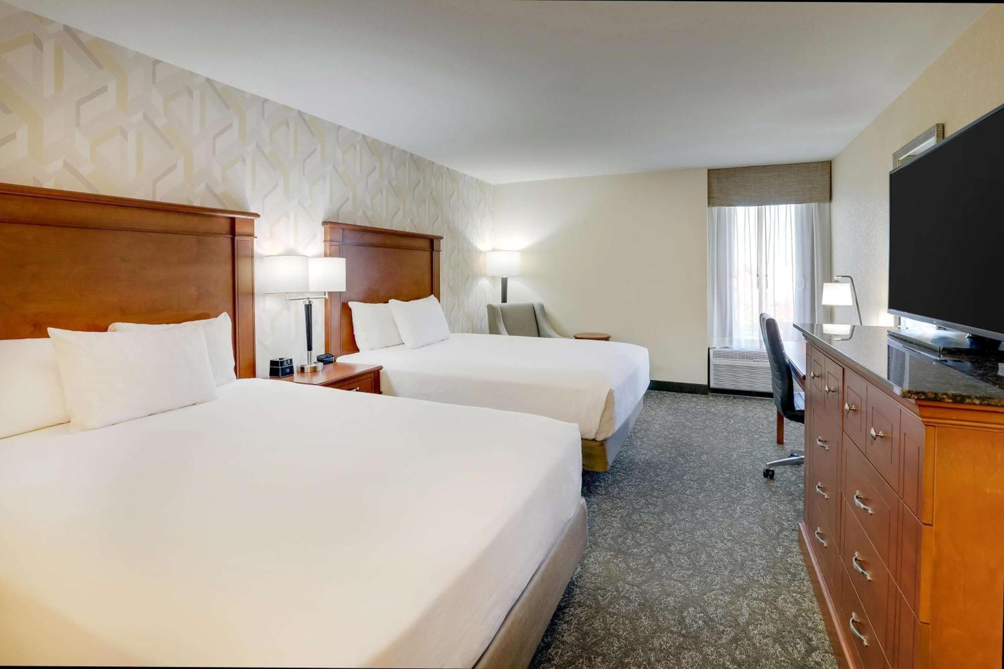 Drury Inn & Suites Charlotte University Place Экстерьер фото