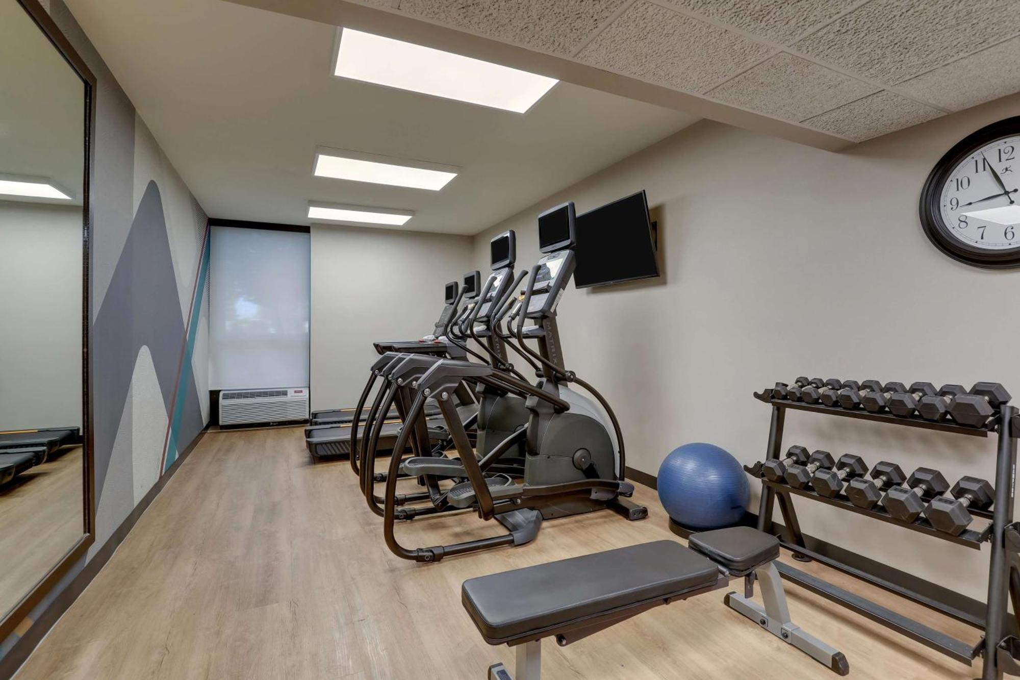Drury Inn & Suites Charlotte University Place Экстерьер фото