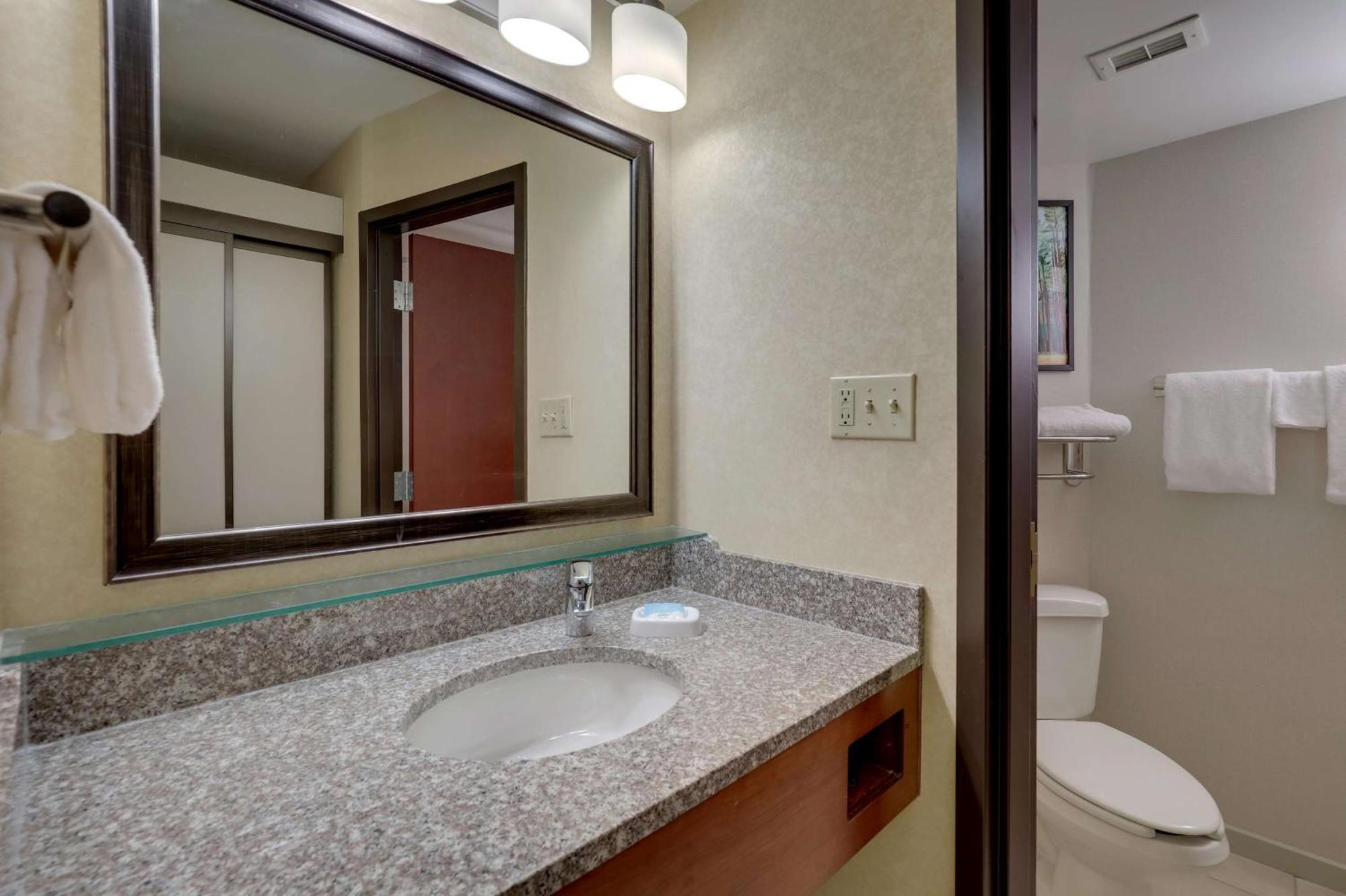 Drury Inn & Suites Charlotte University Place Экстерьер фото