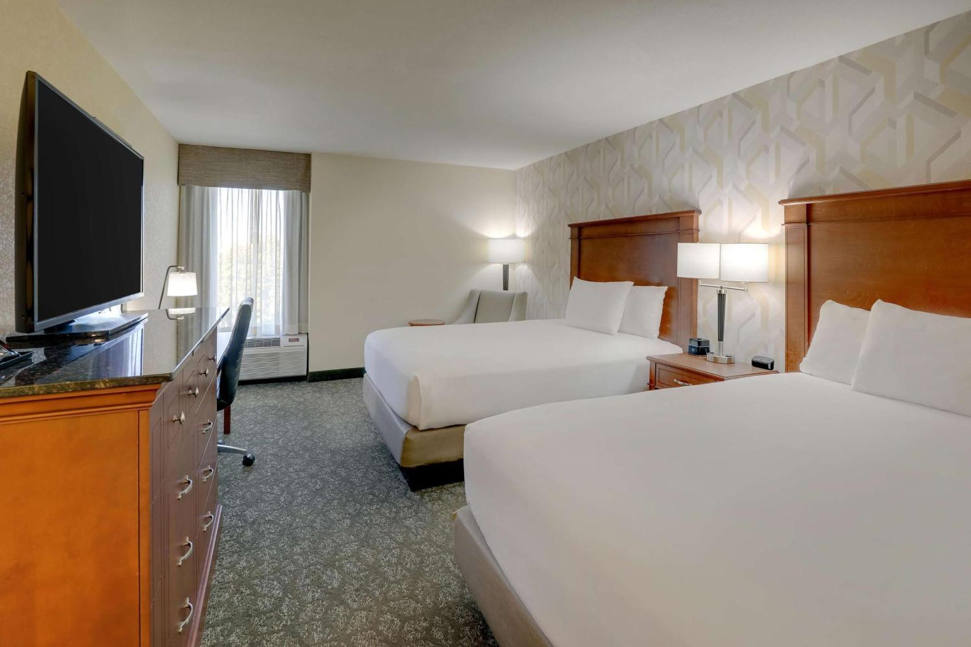 Drury Inn & Suites Charlotte University Place Экстерьер фото