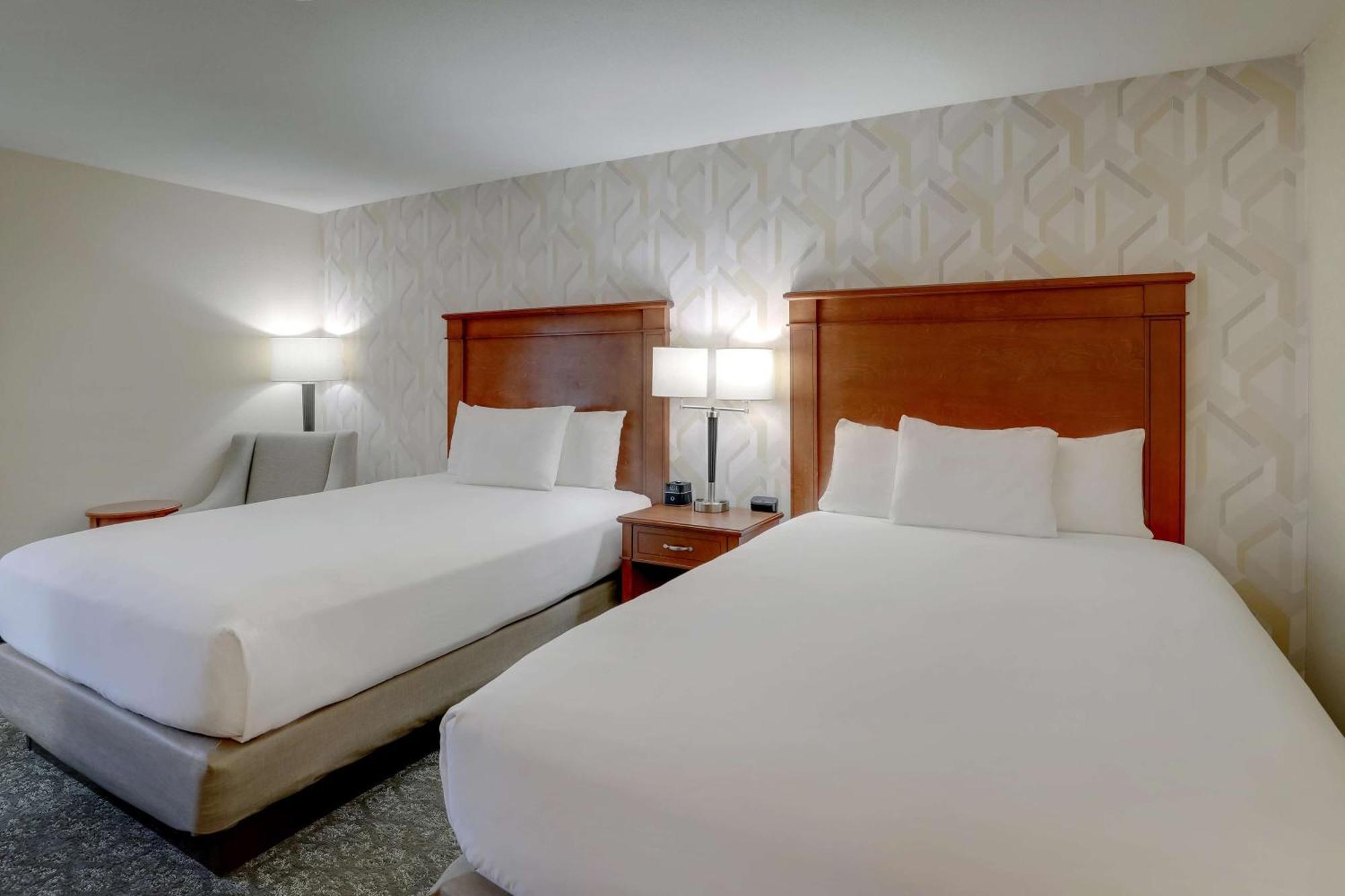 Drury Inn & Suites Charlotte University Place Экстерьер фото