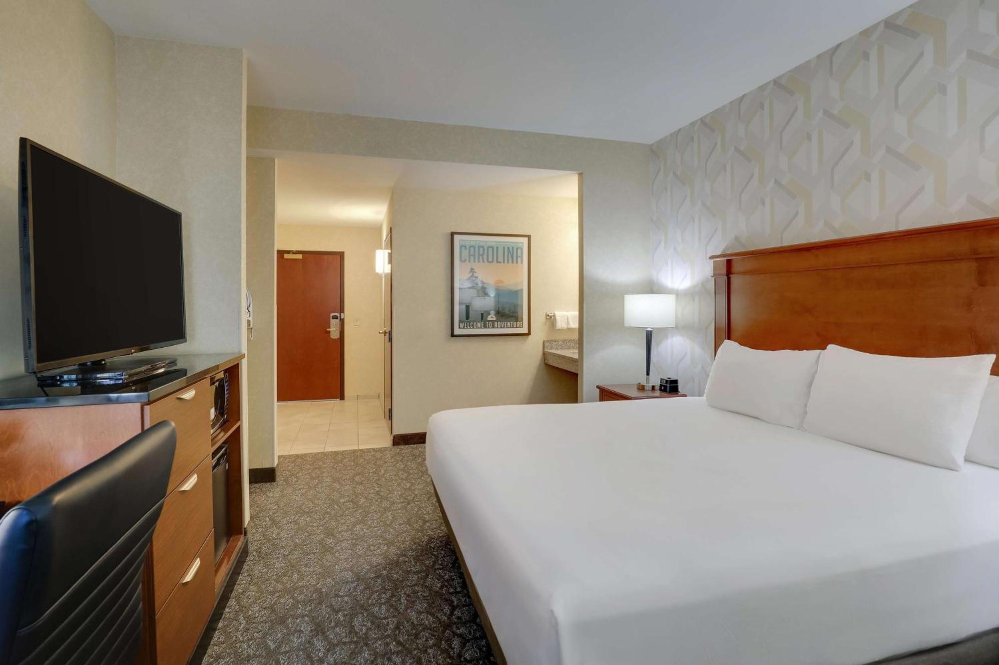 Drury Inn & Suites Charlotte University Place Экстерьер фото