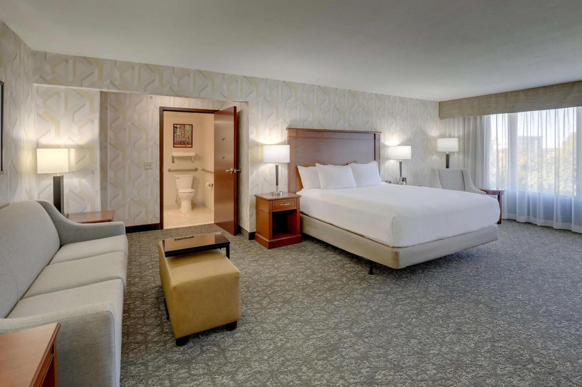 Drury Inn & Suites Charlotte University Place Экстерьер фото