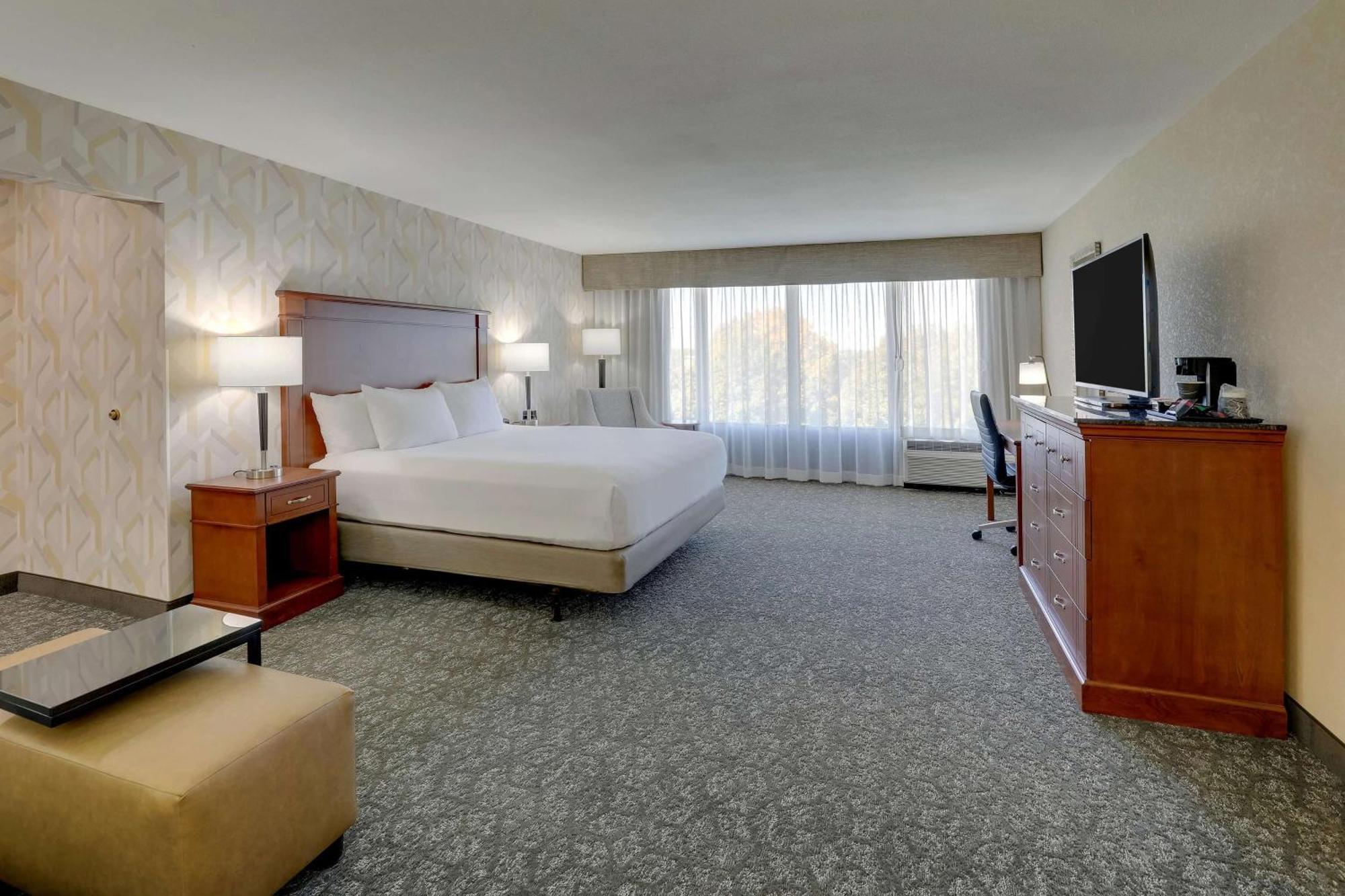 Drury Inn & Suites Charlotte University Place Экстерьер фото