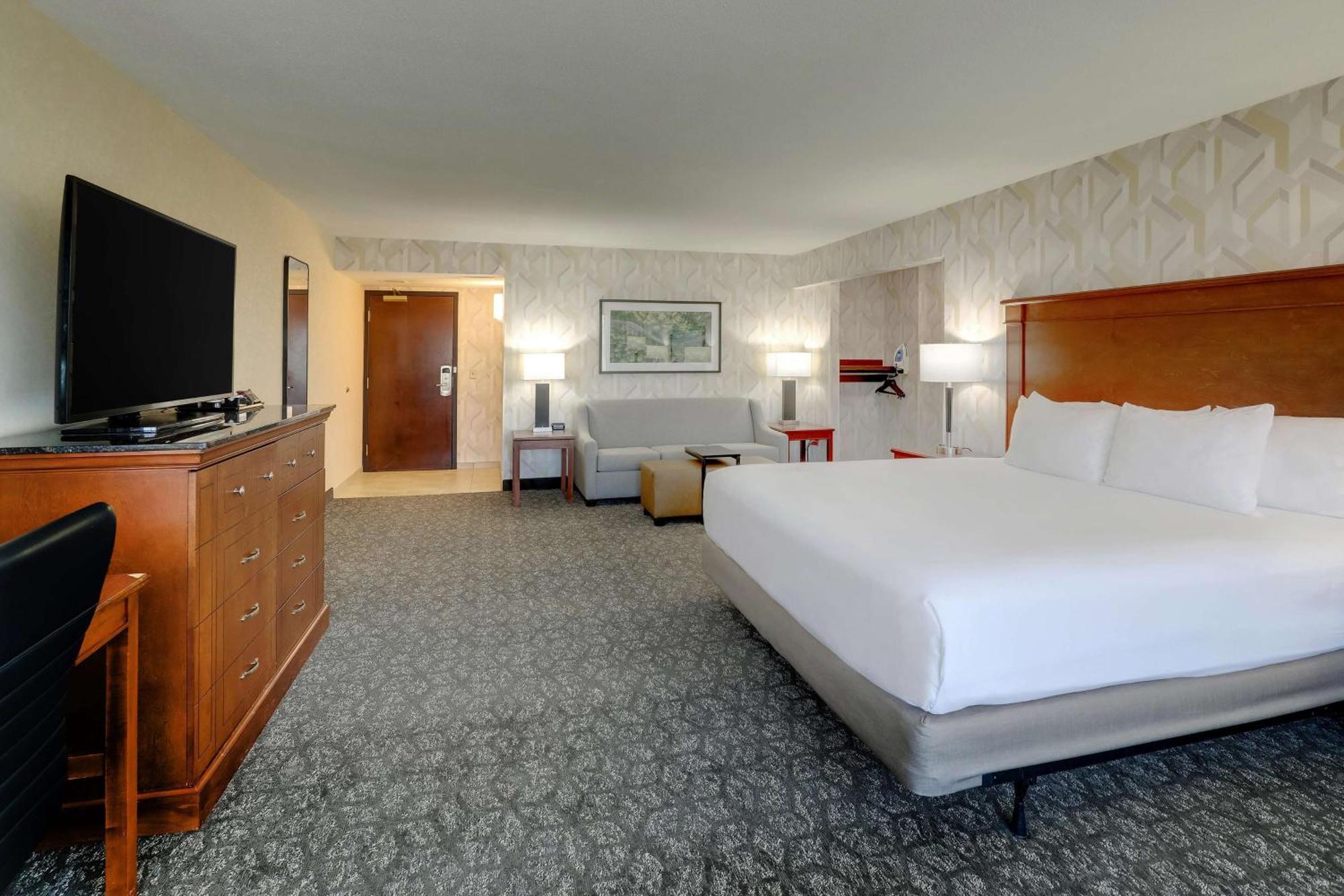 Drury Inn & Suites Charlotte University Place Экстерьер фото