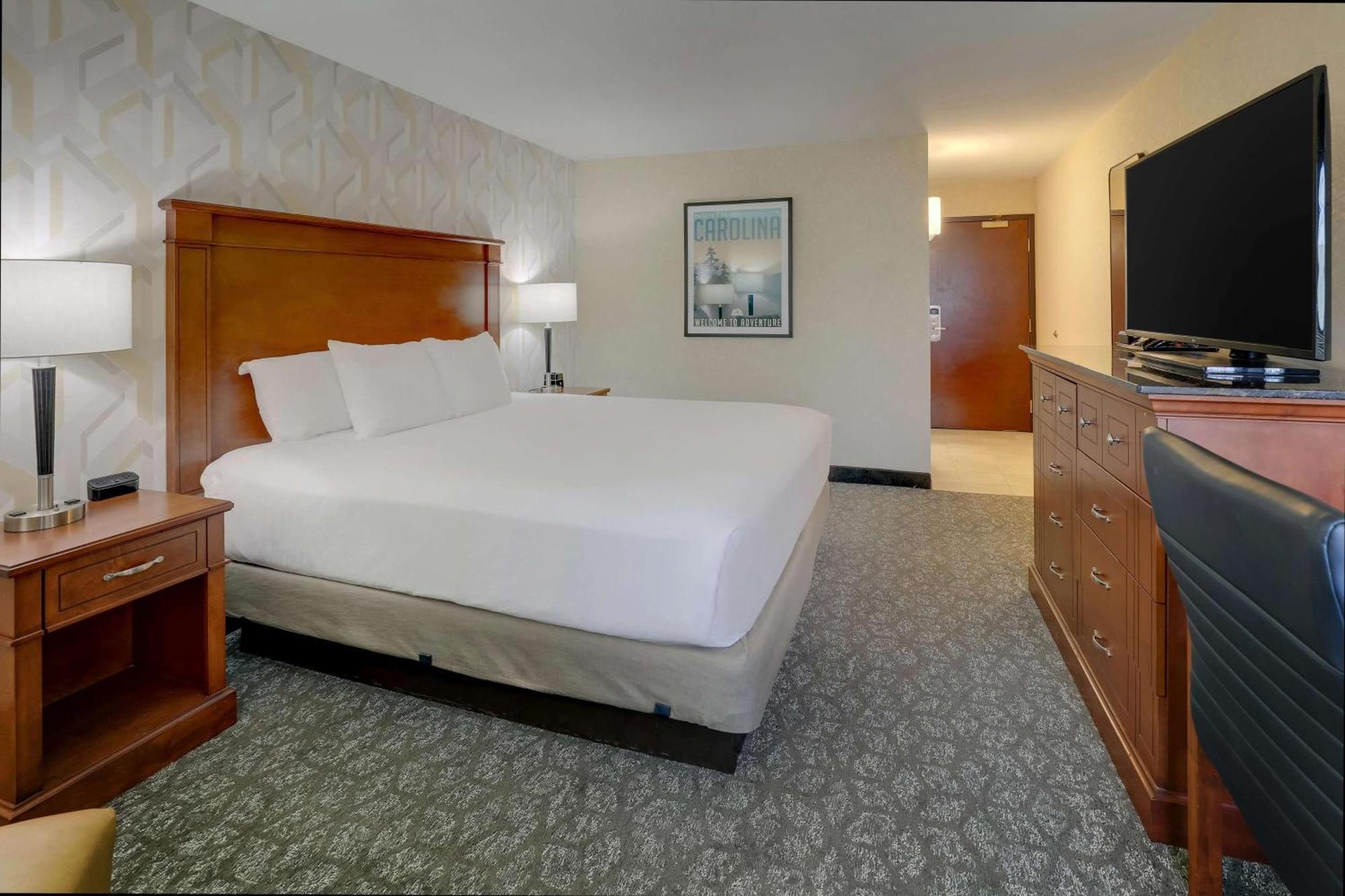 Drury Inn & Suites Charlotte University Place Экстерьер фото