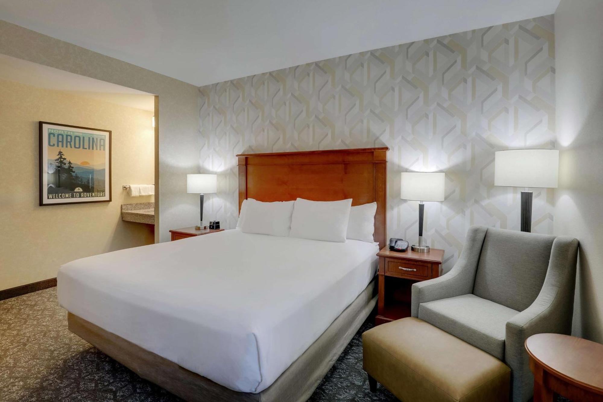 Drury Inn & Suites Charlotte University Place Экстерьер фото