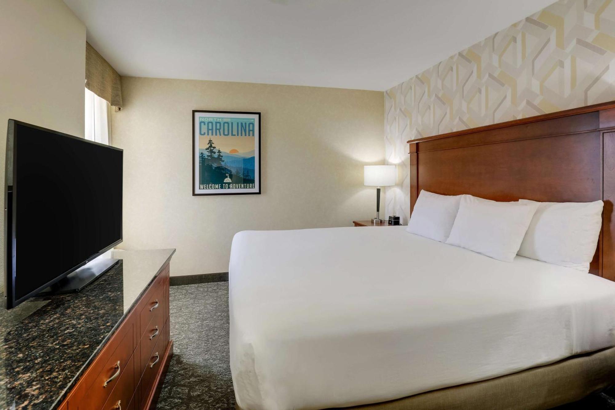 Drury Inn & Suites Charlotte University Place Экстерьер фото