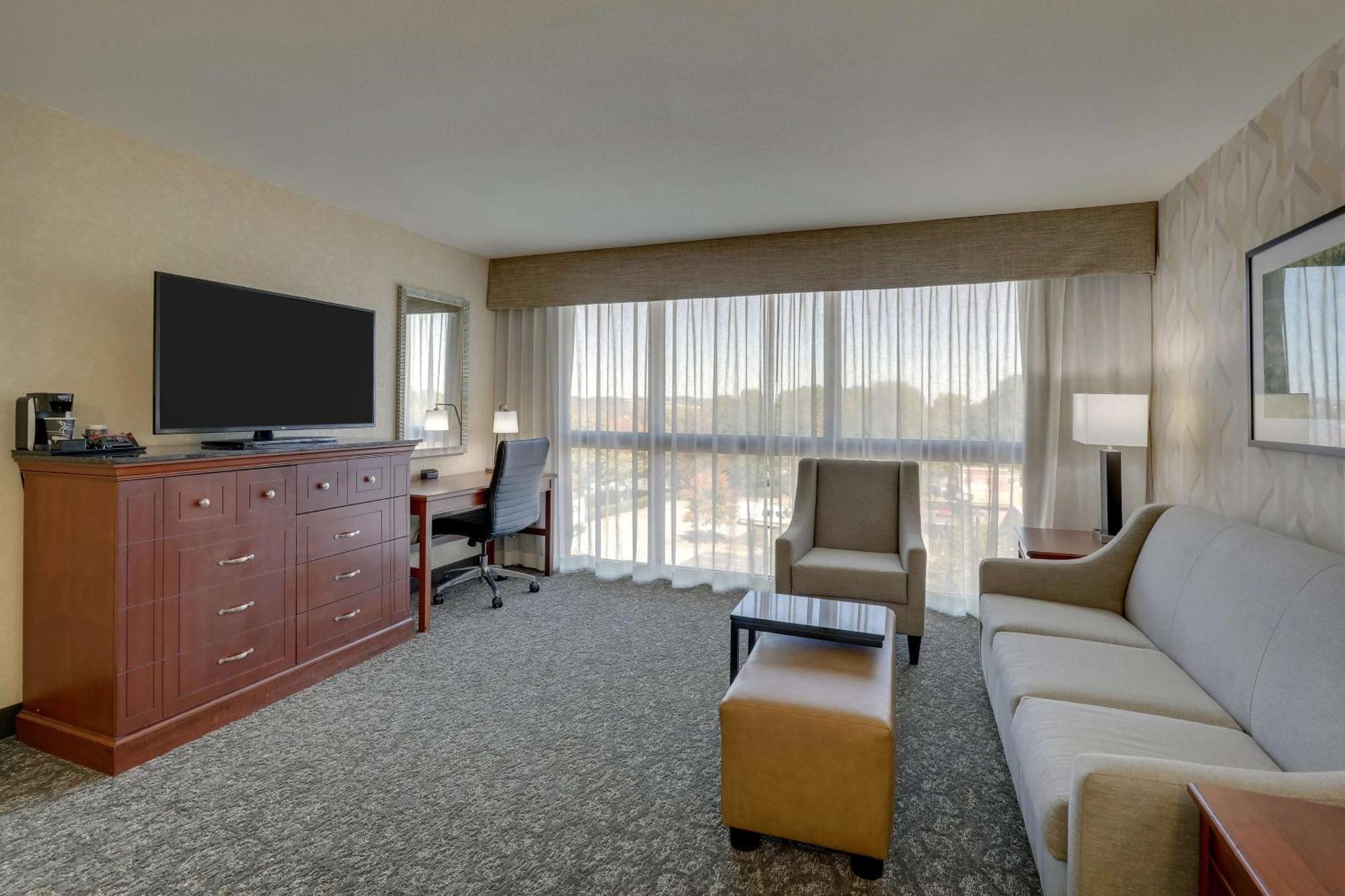 Drury Inn & Suites Charlotte University Place Экстерьер фото