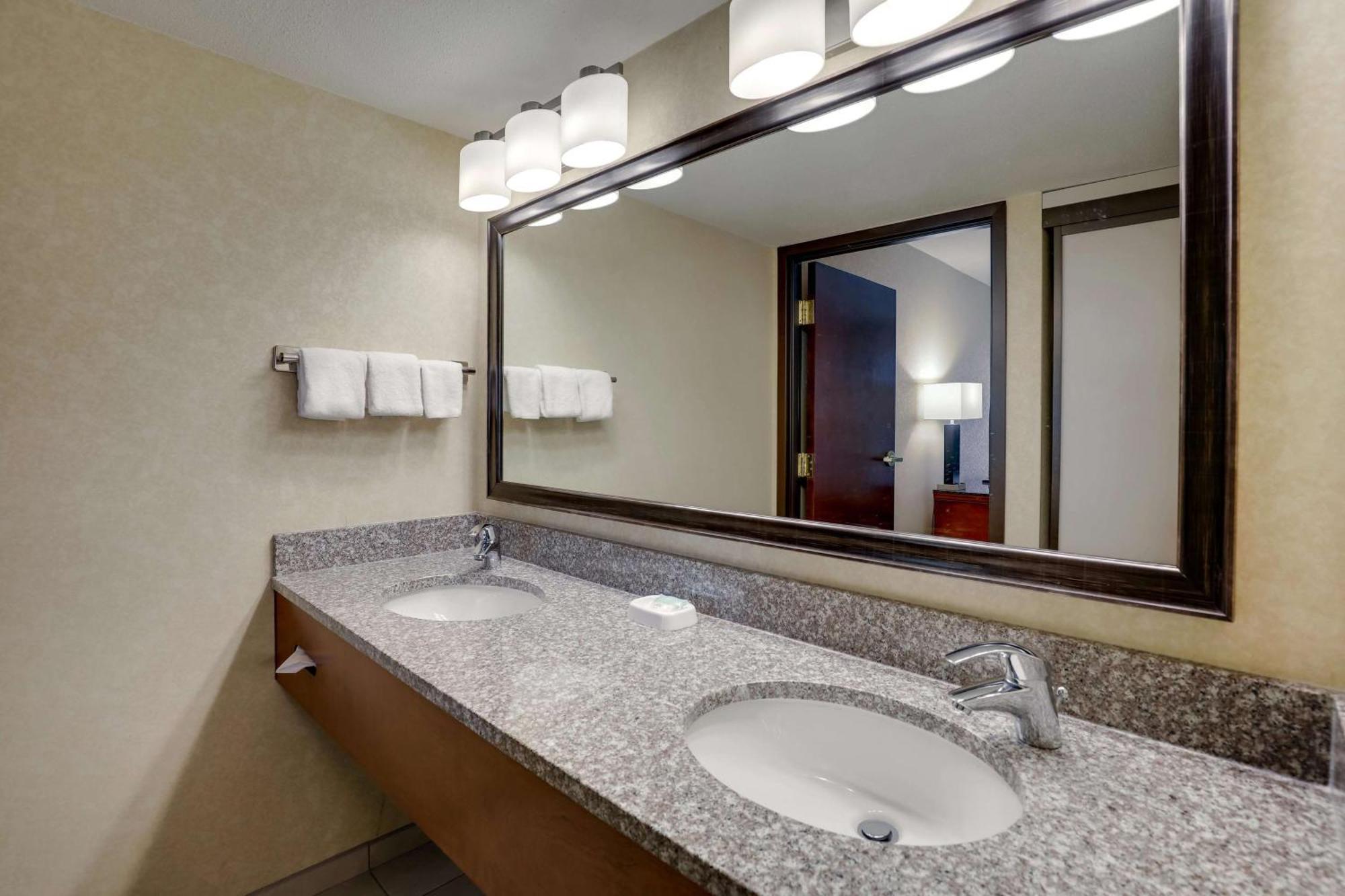 Drury Inn & Suites Charlotte University Place Экстерьер фото