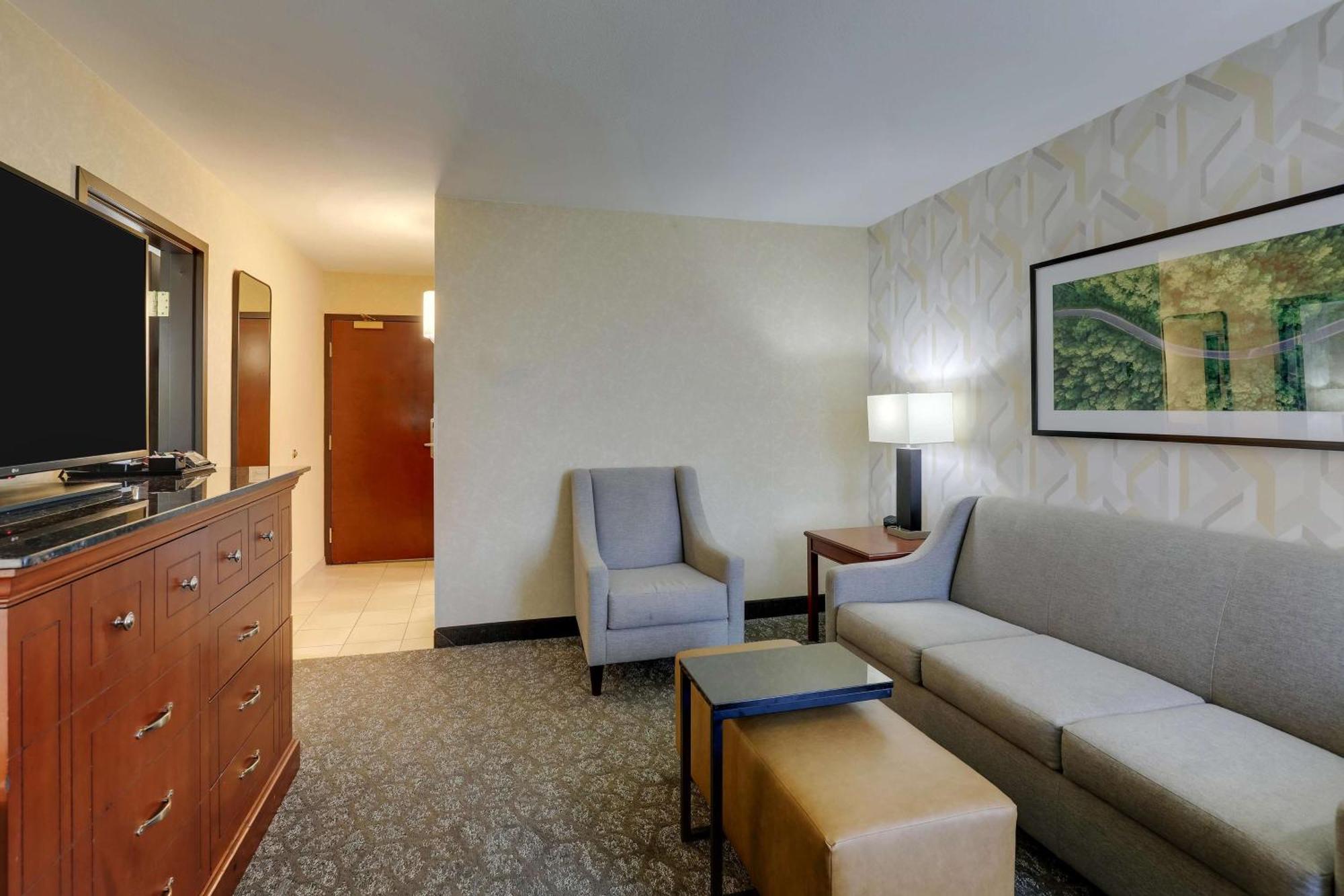 Drury Inn & Suites Charlotte University Place Экстерьер фото