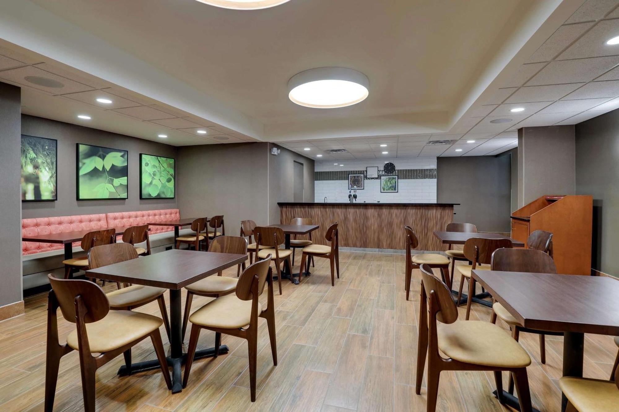 Drury Inn & Suites Charlotte University Place Экстерьер фото