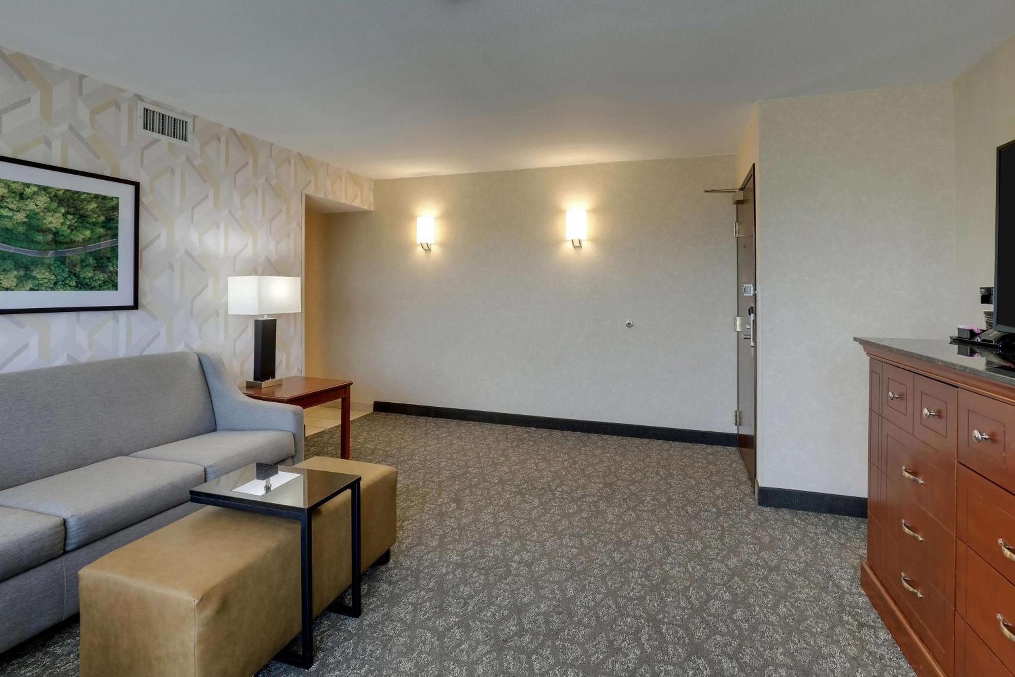 Drury Inn & Suites Charlotte University Place Экстерьер фото