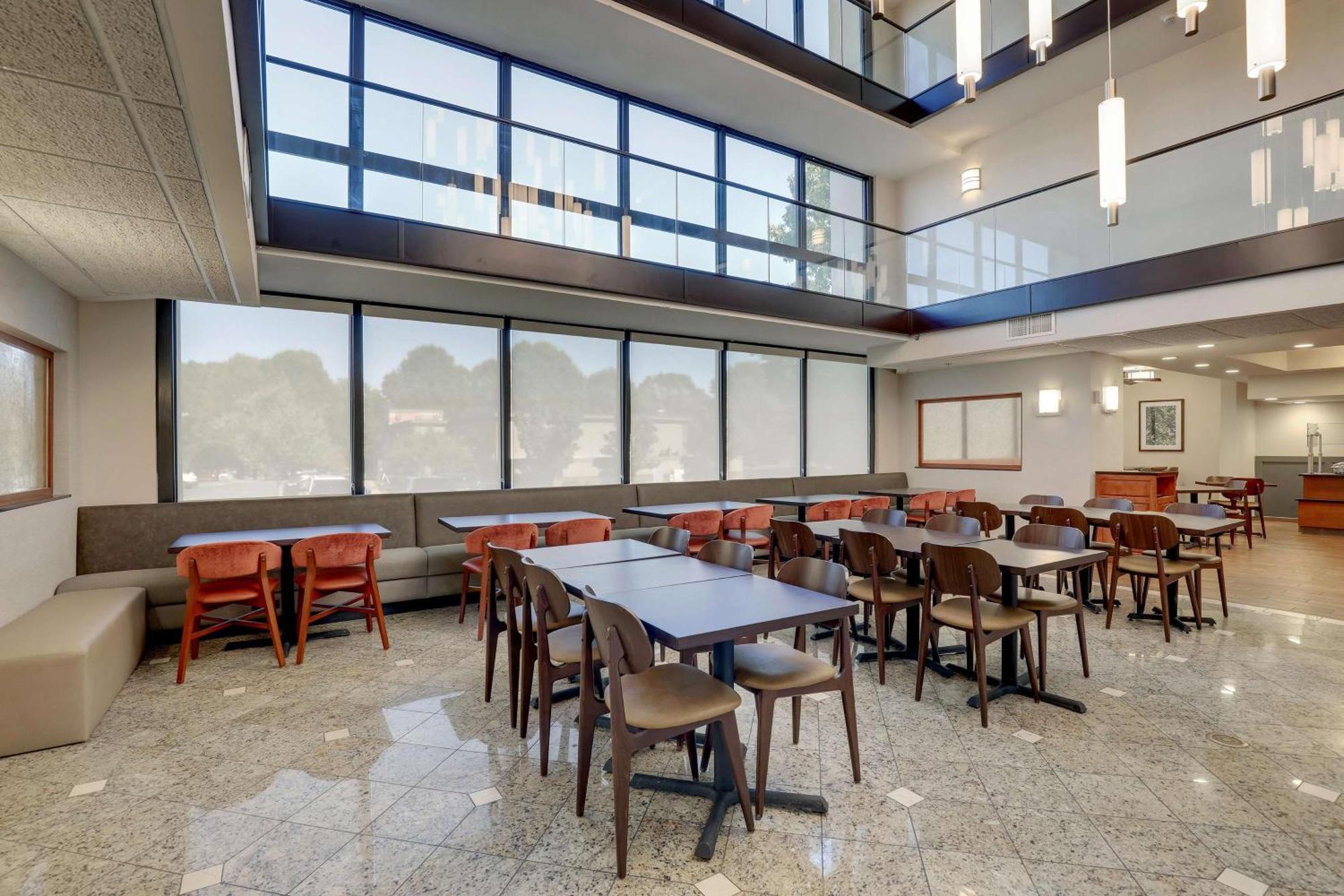 Drury Inn & Suites Charlotte University Place Экстерьер фото