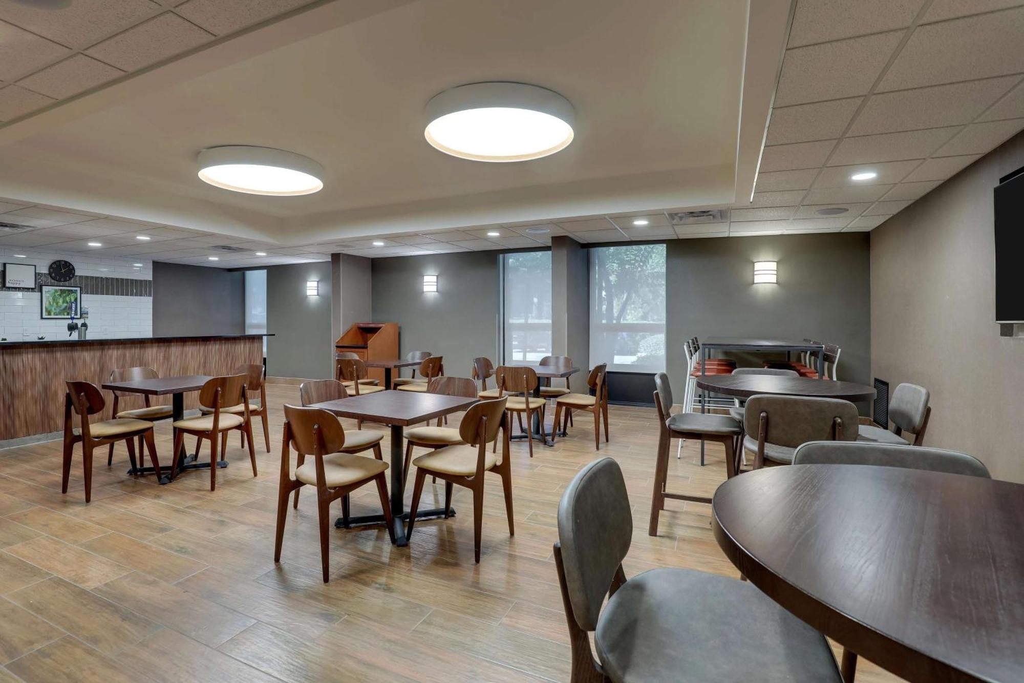 Drury Inn & Suites Charlotte University Place Экстерьер фото