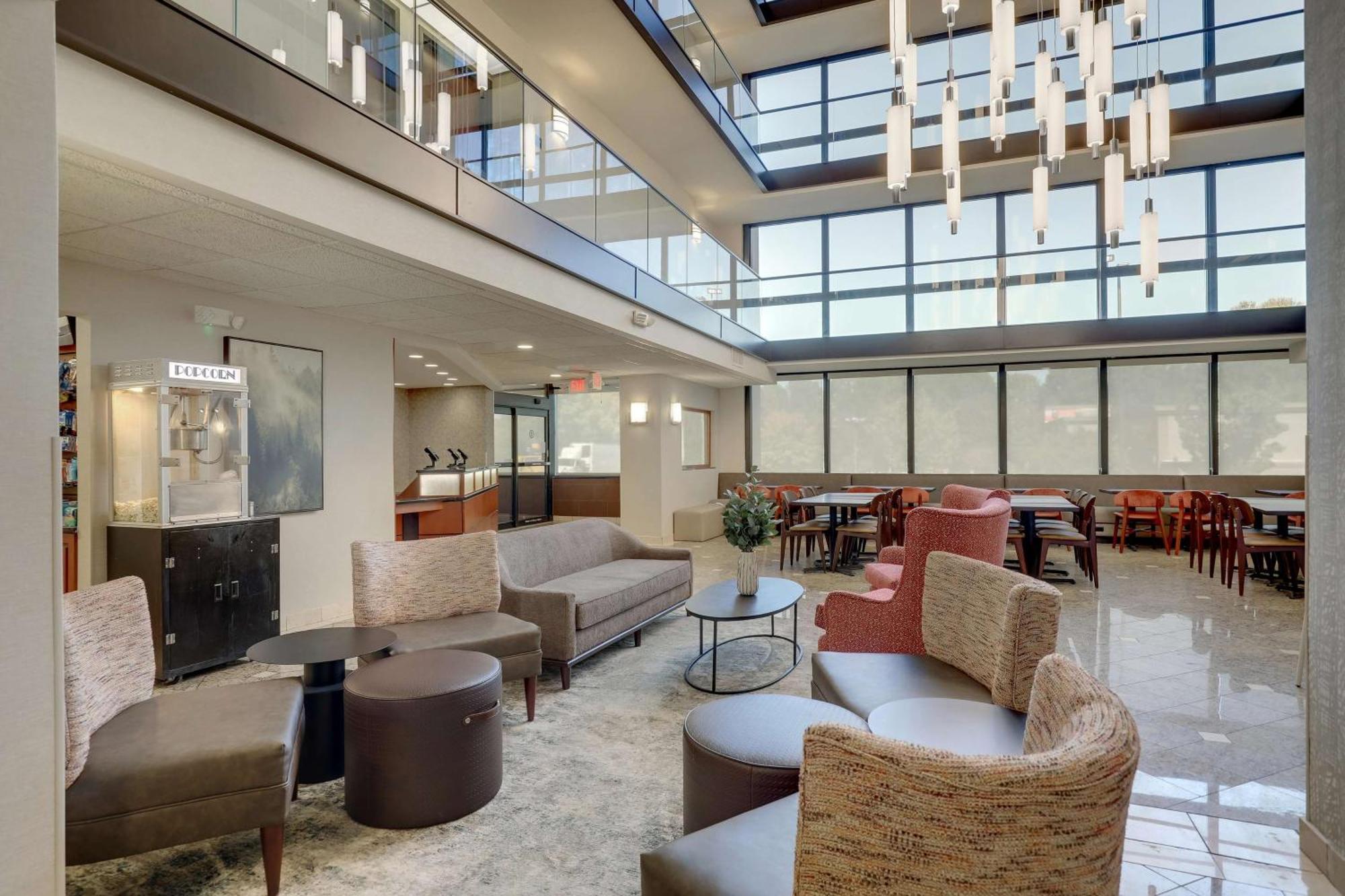 Drury Inn & Suites Charlotte University Place Экстерьер фото