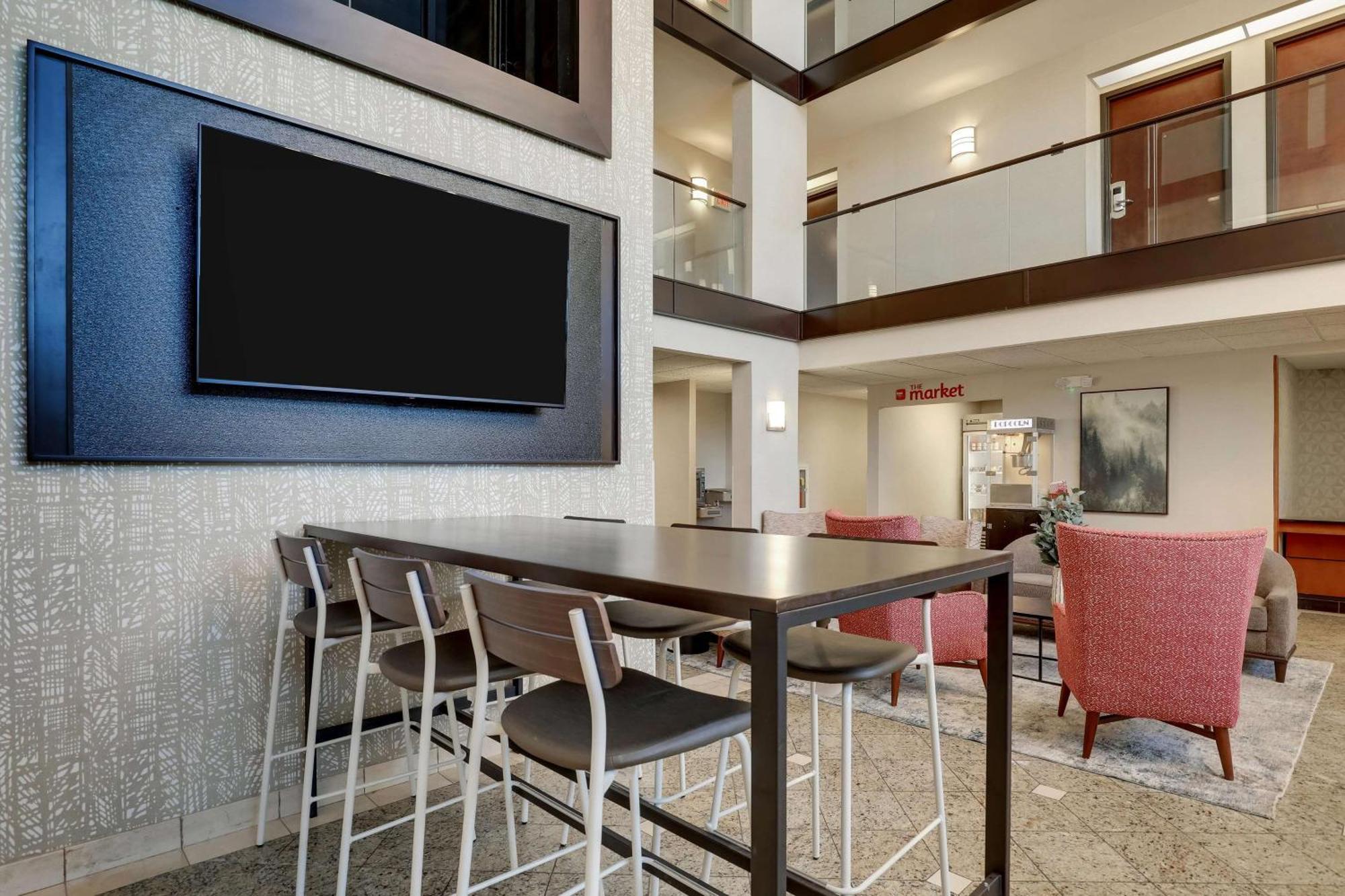 Drury Inn & Suites Charlotte University Place Экстерьер фото