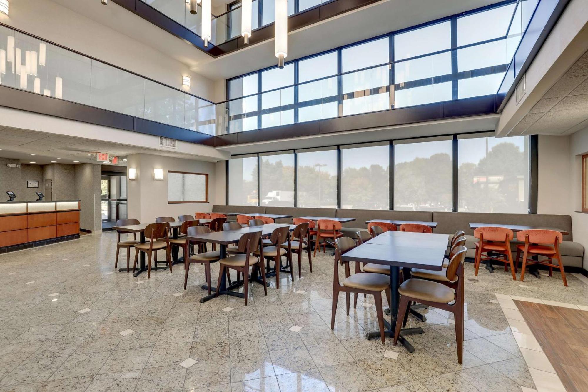 Drury Inn & Suites Charlotte University Place Экстерьер фото